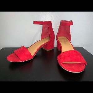 Size 8.5 red small heel